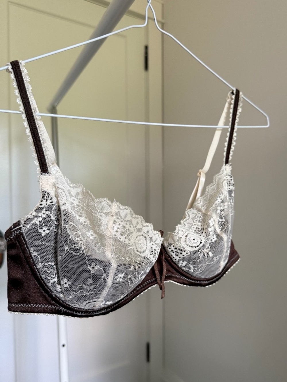La Vie En Rose 36C demi lace bra